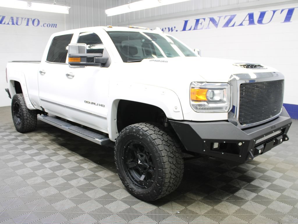 Used 2017 GMC Sierra 2500 Denali w/ Duramax Plus Package AWD/4WD image 4
