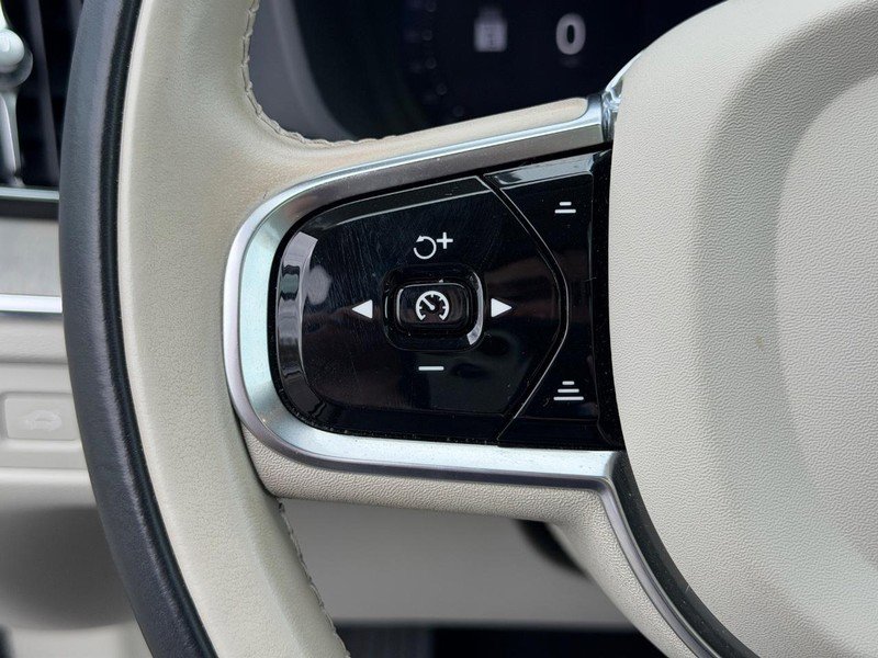 Certified 2024 Volvo XC60 B5 Plus w/ Protection Package Premier AWD/4WD image 18