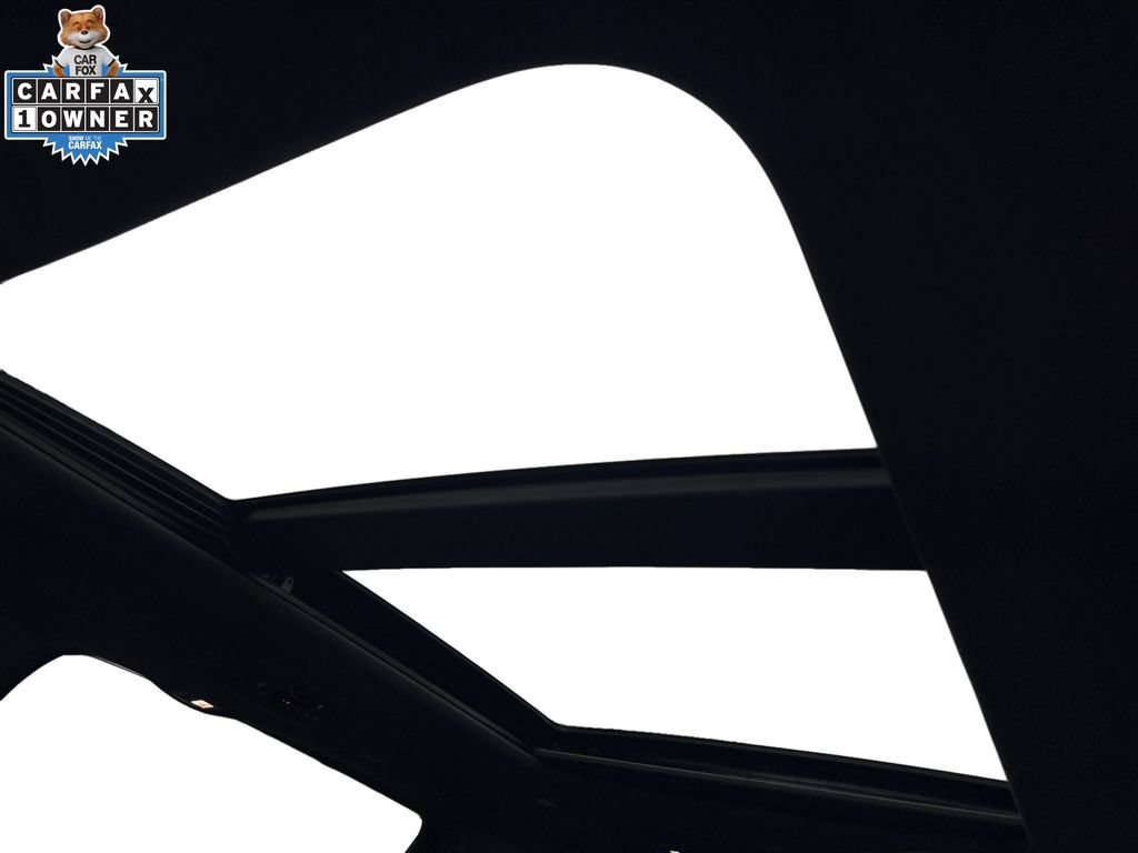 Certified 2025 Chrysler Pacifica Limited FWD image 10