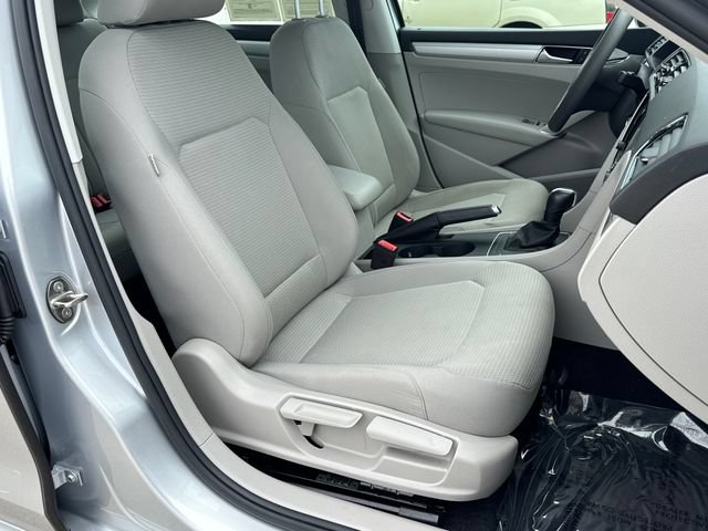 Used 2018 Volkswagen Passat 2.0T S w/ Driver Assistance Package FWD image 11