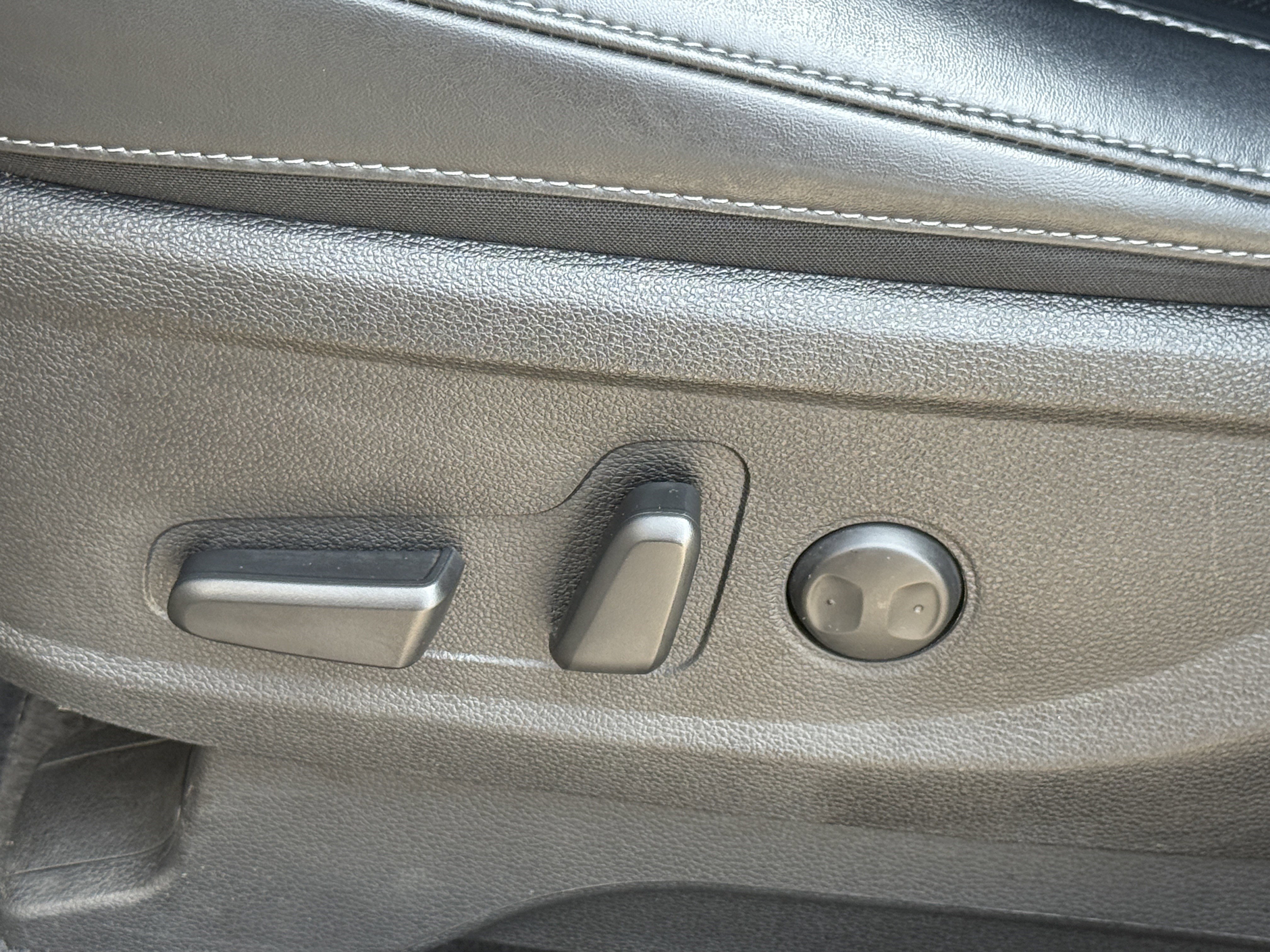 Used 2025 Kia Telluride S image 16