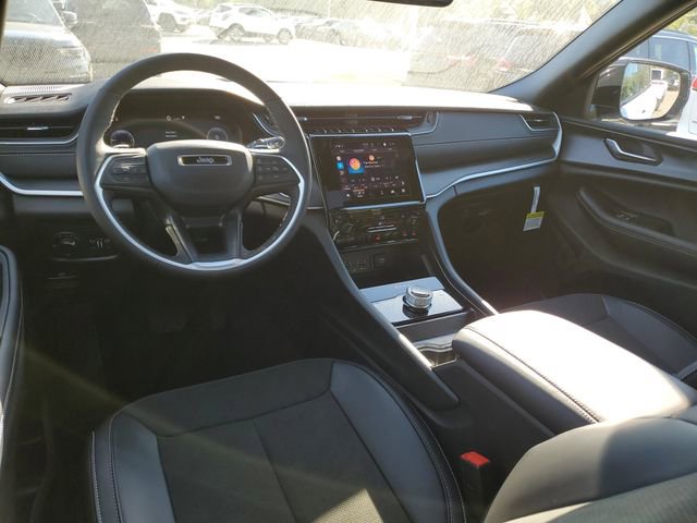 New 2025 Jeep Grand Cherokee Altitude image 6