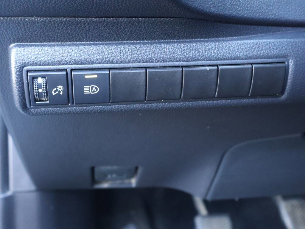 Used 2020 Toyota Corolla SE w/ Carpet Mat Package (TMS) image 18
