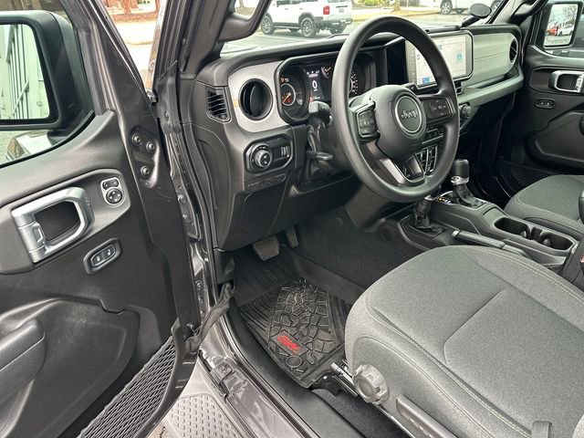 Used 2025 Jeep Gladiator Sport image 10