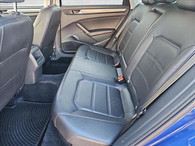 Used 2017 Volkswagen Passat 1.8T R-Line FWD image 17