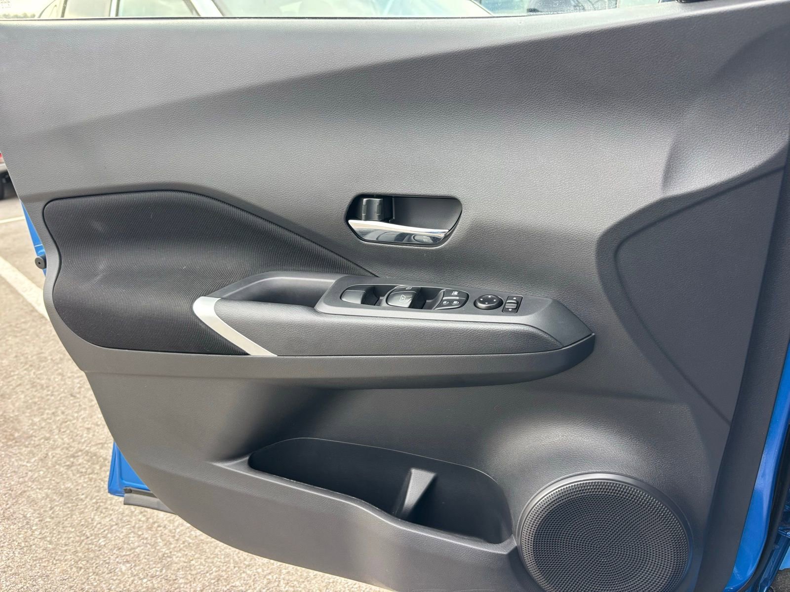 Used 2024 Nissan Kicks SV image 11