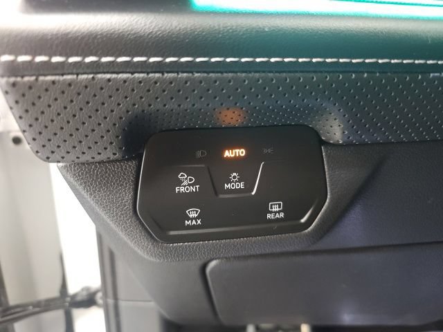 Used 2024 Volkswagen Atlas Cross Sport SEL R-Line AWD/4WD image 16