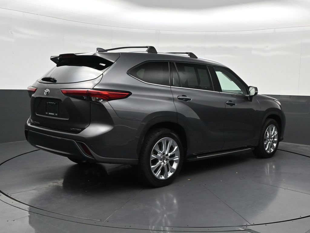 Used 2023 Toyota Highlander Limited FWD image 5