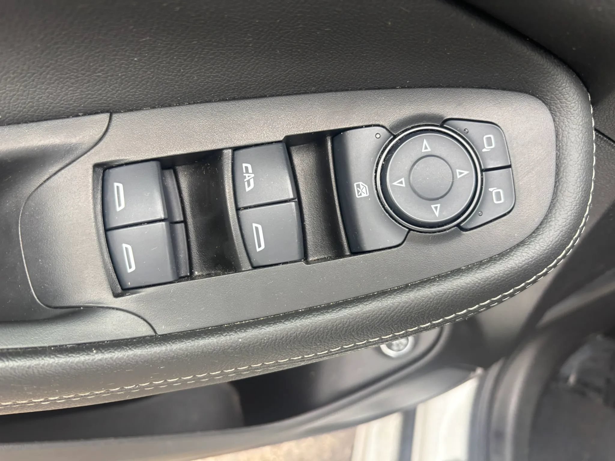 Used 2023 Buick Encore GX Select w/ Sport Touring Package FWD image 19