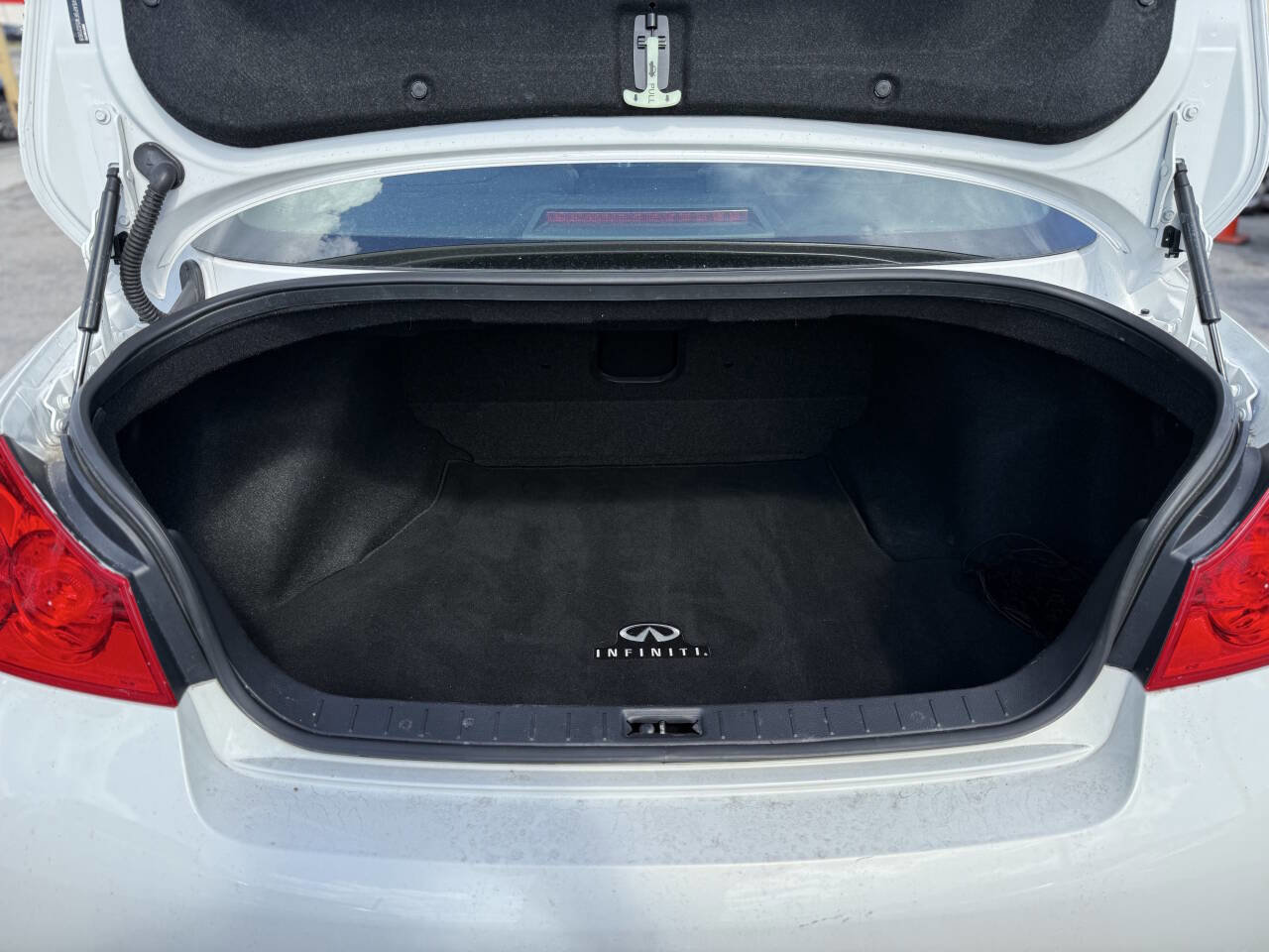 Used 2015 INFINITI Q40 w/ Moonroof Package image 22