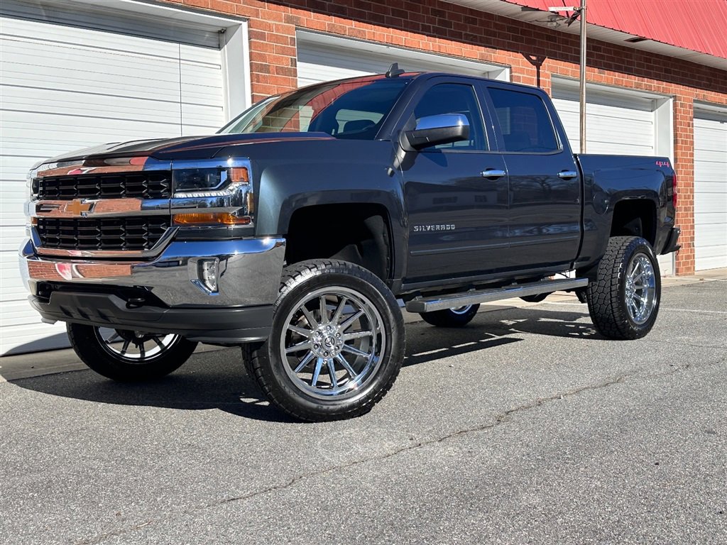 Used 2018 Chevrolet Silverado 1500 LT w/ All Star Edition image 2