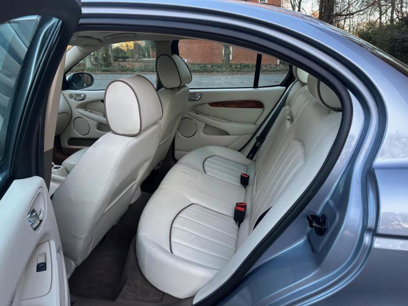 Used 2007 Jaguar X-TYPE 3.0 image 16