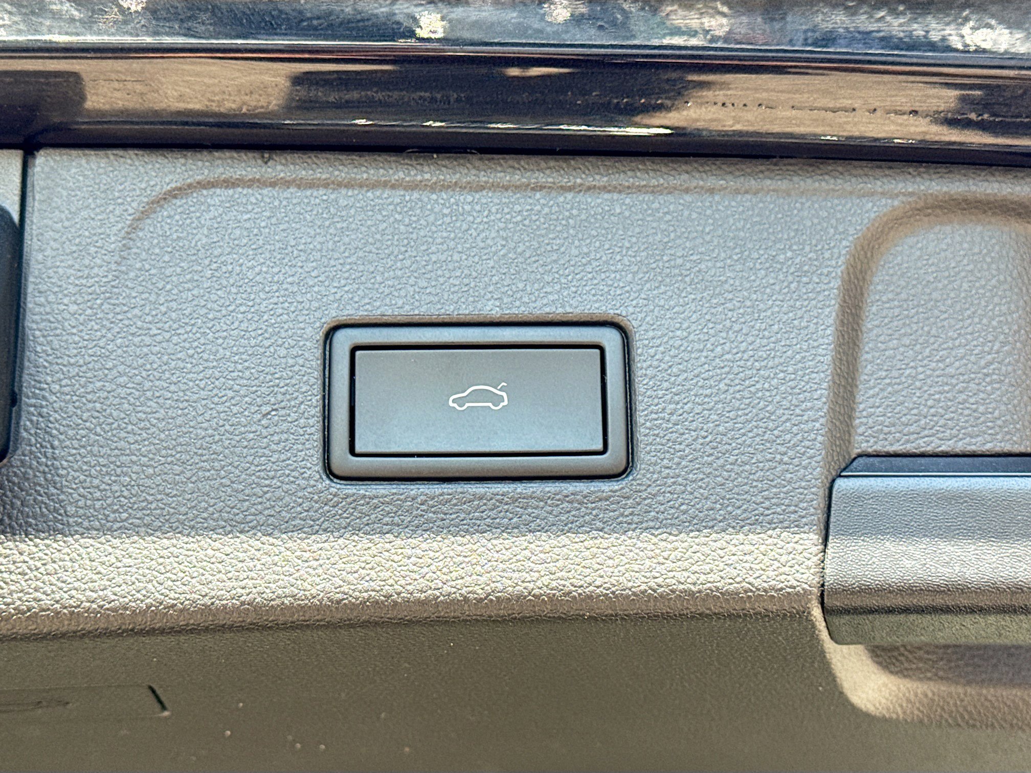 Used 2023 Volkswagen Atlas SE w/ Black Wheel Package image 12