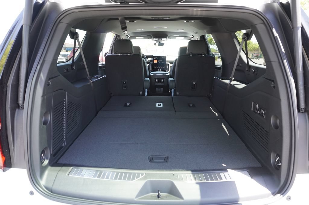 New 2026 GMC Yukon XL AT4 w/ Premium Trailering Package AWD/4WD image 8
