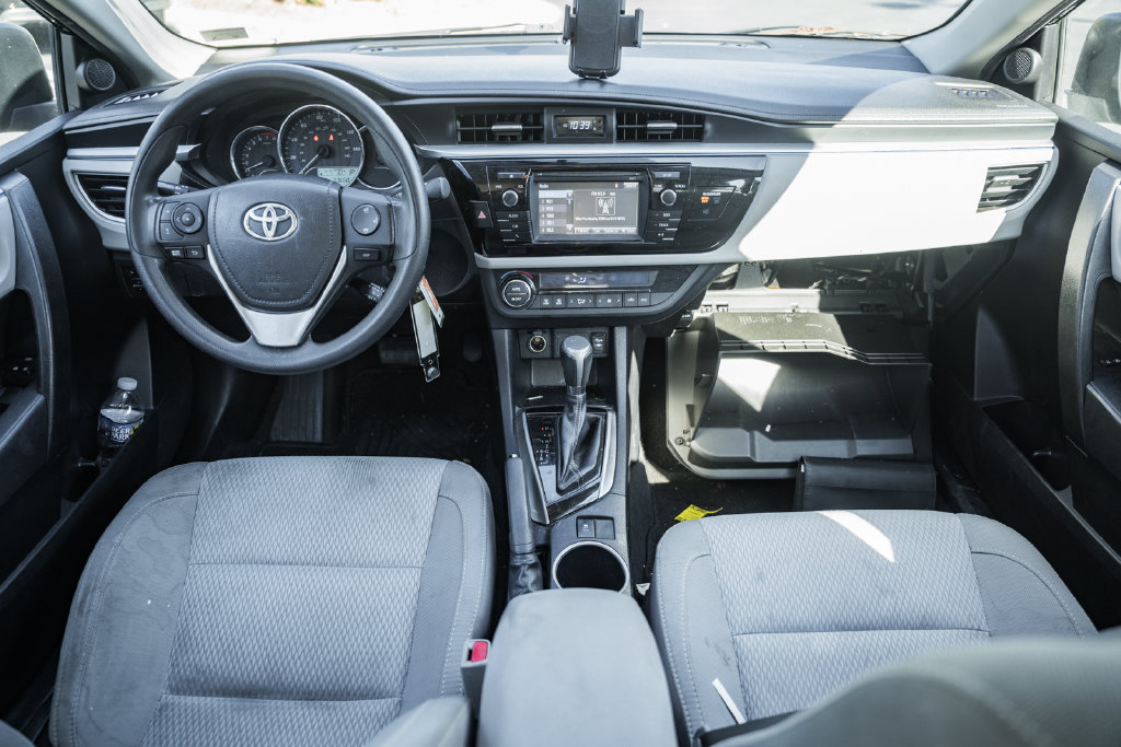 Used 2016 Toyota Corolla LE FWD image 16