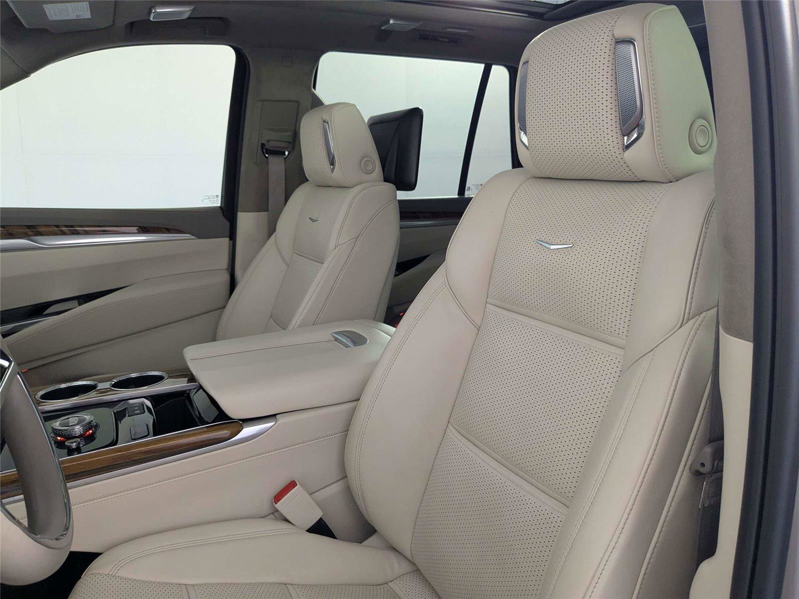 Used 2025 Cadillac Escalade Sport Platinum w/ LPO, Floor Liner Package AWD/4WD image 14