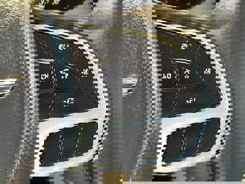 Used 2018 Chrysler Pacifica Touring-L image 26