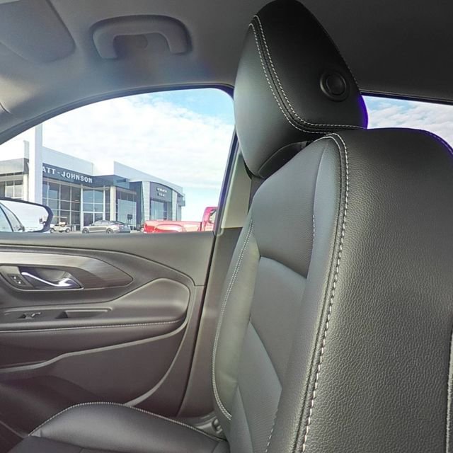 Used 2022 GMC Terrain SLT w/ Infotainment Package II FWD image 32