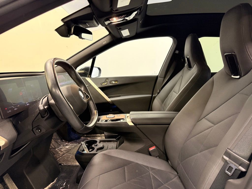 Used 2023 BMW iX xDrive50 w/ Premium Package AWD/4WD image 10