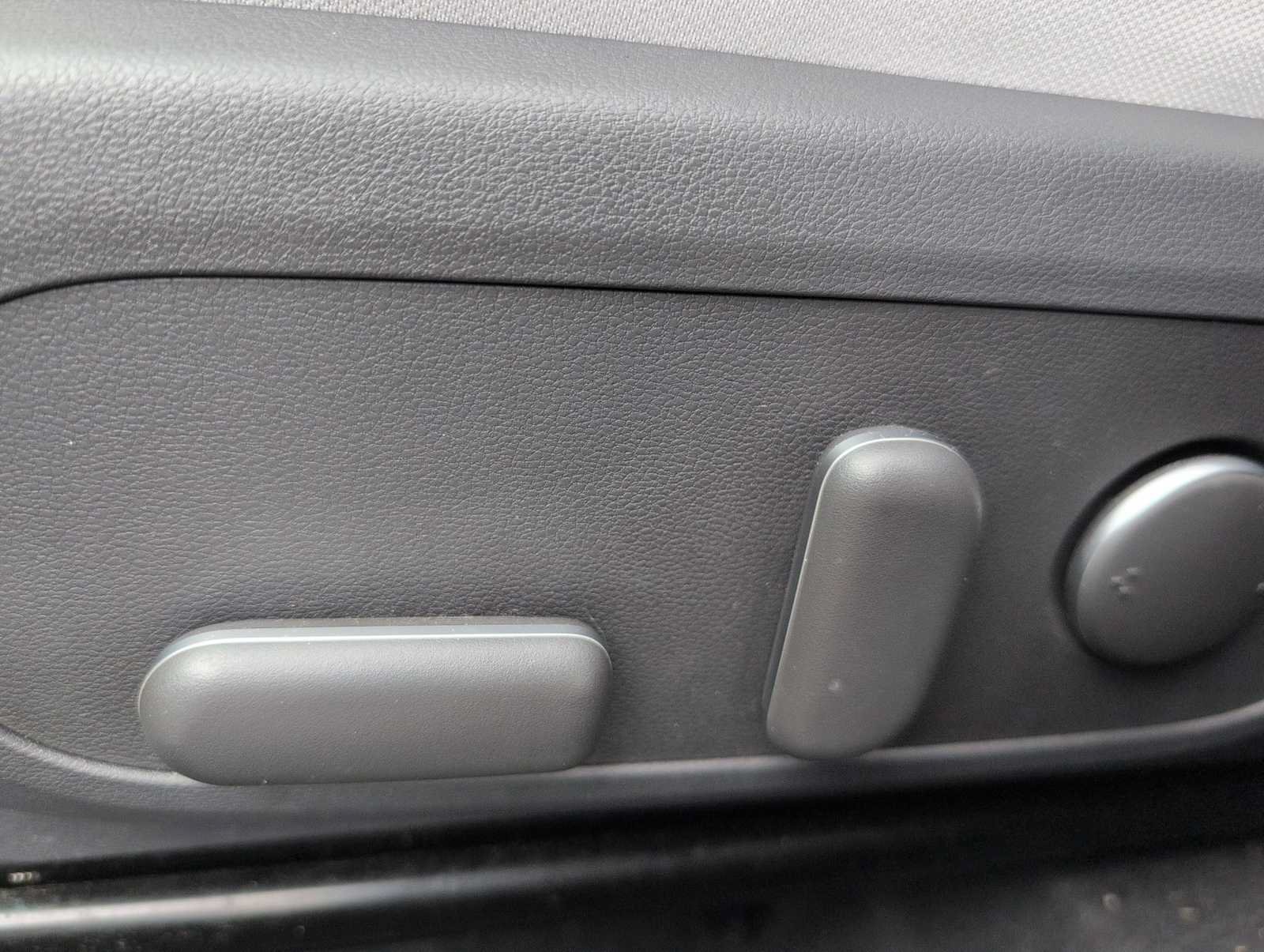 Used 2025 Hyundai Kona SEL FWD image 17