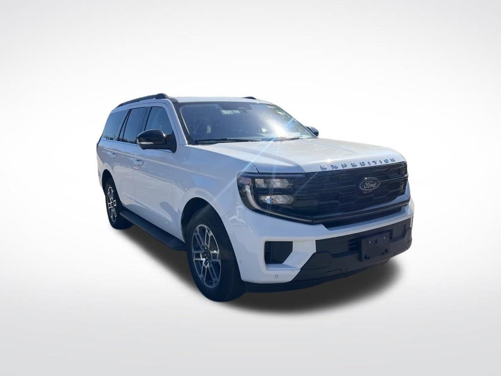 Used 2025 Ford Expedition Active image 2