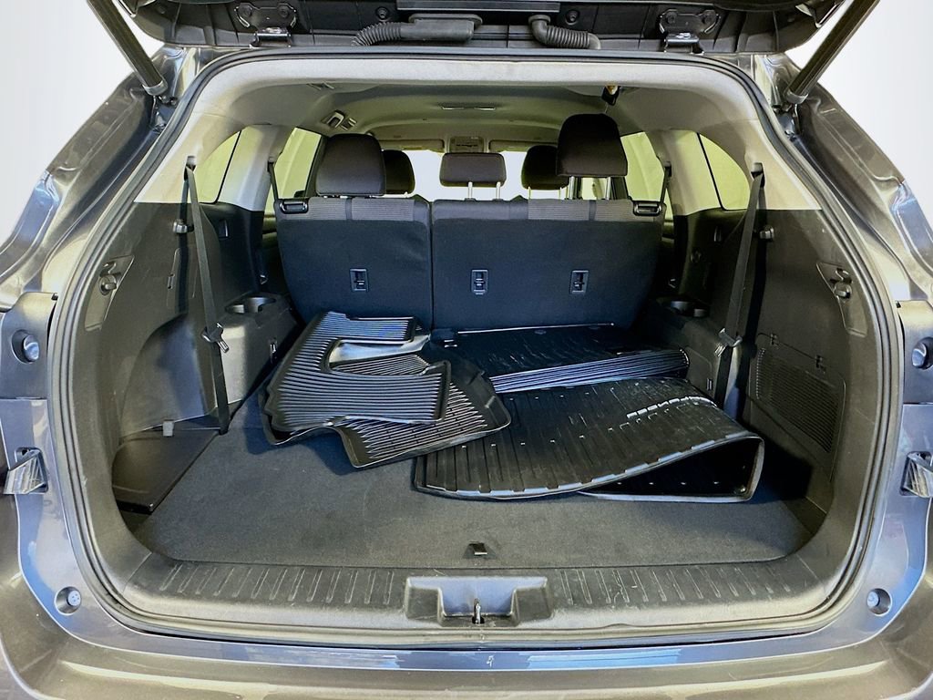 Used 2023 Toyota Highlander LE image 26
