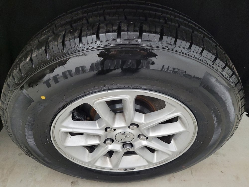 Used 2019 Jeep Grand Cherokee Laredo image 31