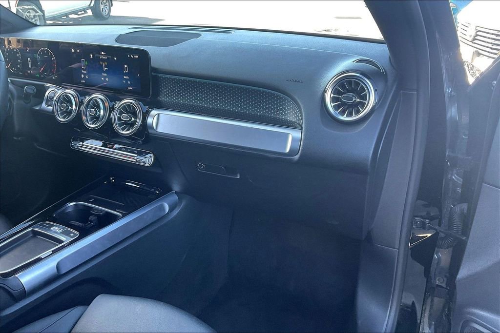 Used 2024 Mercedes-Benz GLB 250 image 16