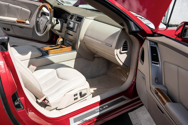 Used 2005 Cadillac XLR RWD image 30