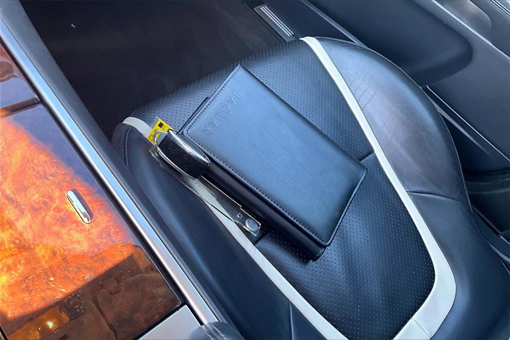 Used 2012 Jaguar XF Portfolio image 32