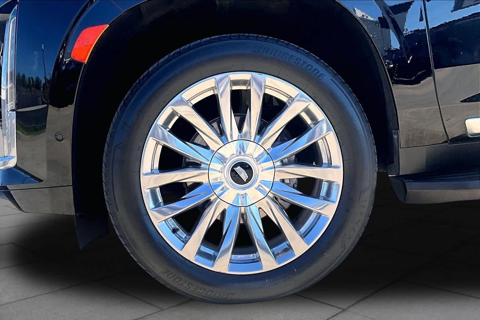 Used 2023 Cadillac Escalade ESV Premium Luxury RWD image 11