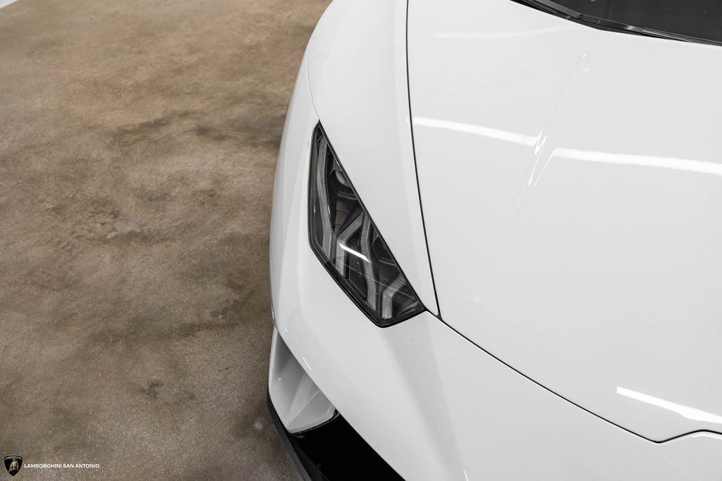 Used 2019 Lamborghini Huracan Performante AWD/4WD image 13