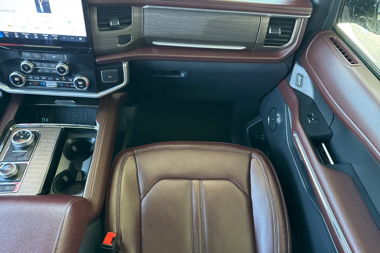 Used 2024 Ford Expedition Limited image 31