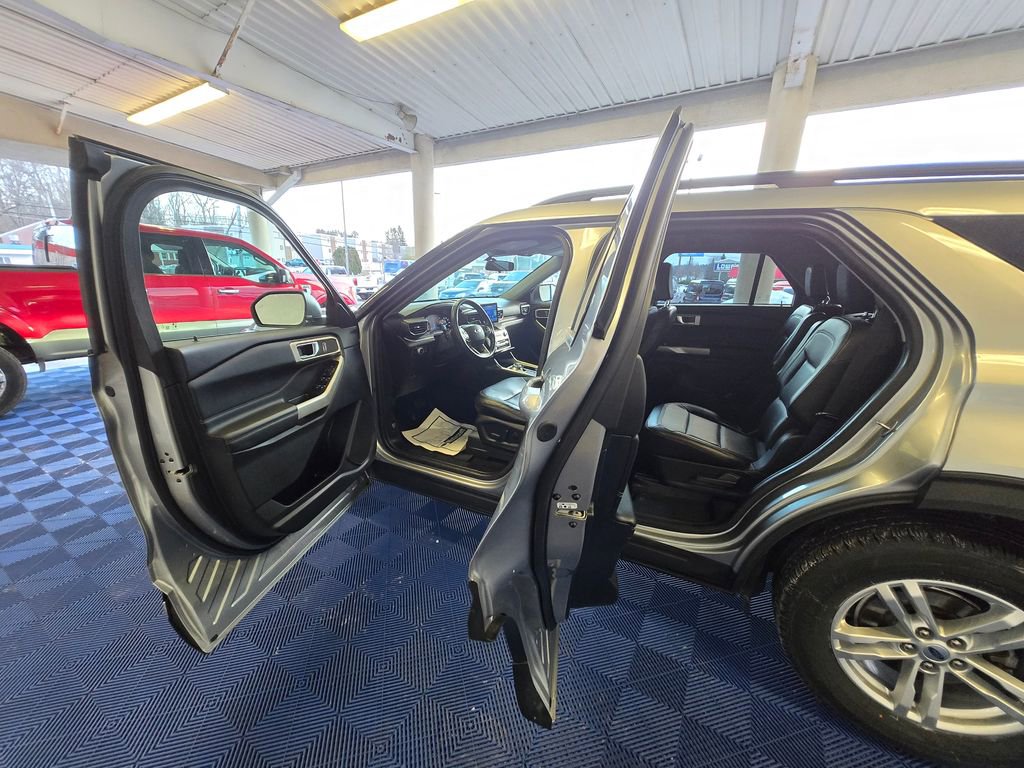 Used 2022 Ford Explorer XLT w/ Equipment Group 202A image 25