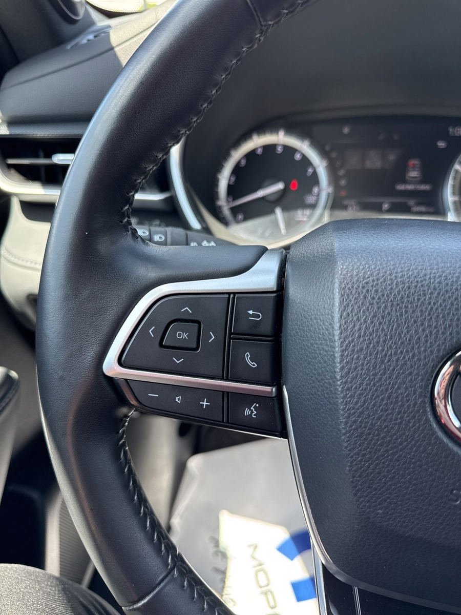 Used 2022 Toyota Highlander XSE AWD/4WD image 24
