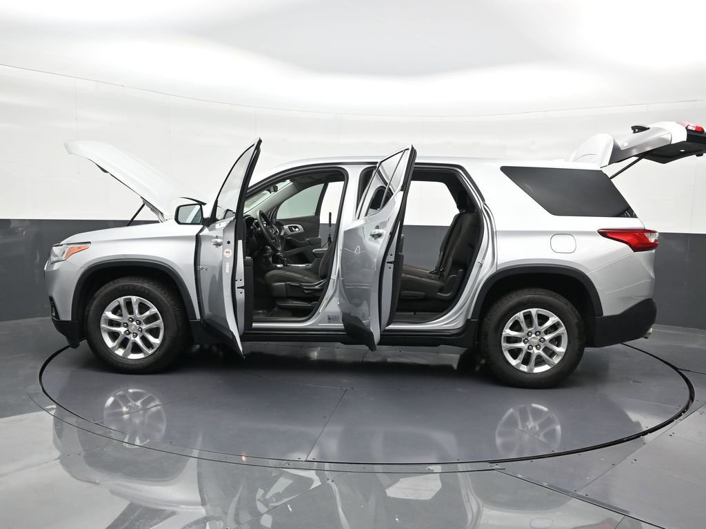 Used 2021 Chevrolet Traverse LS image 34