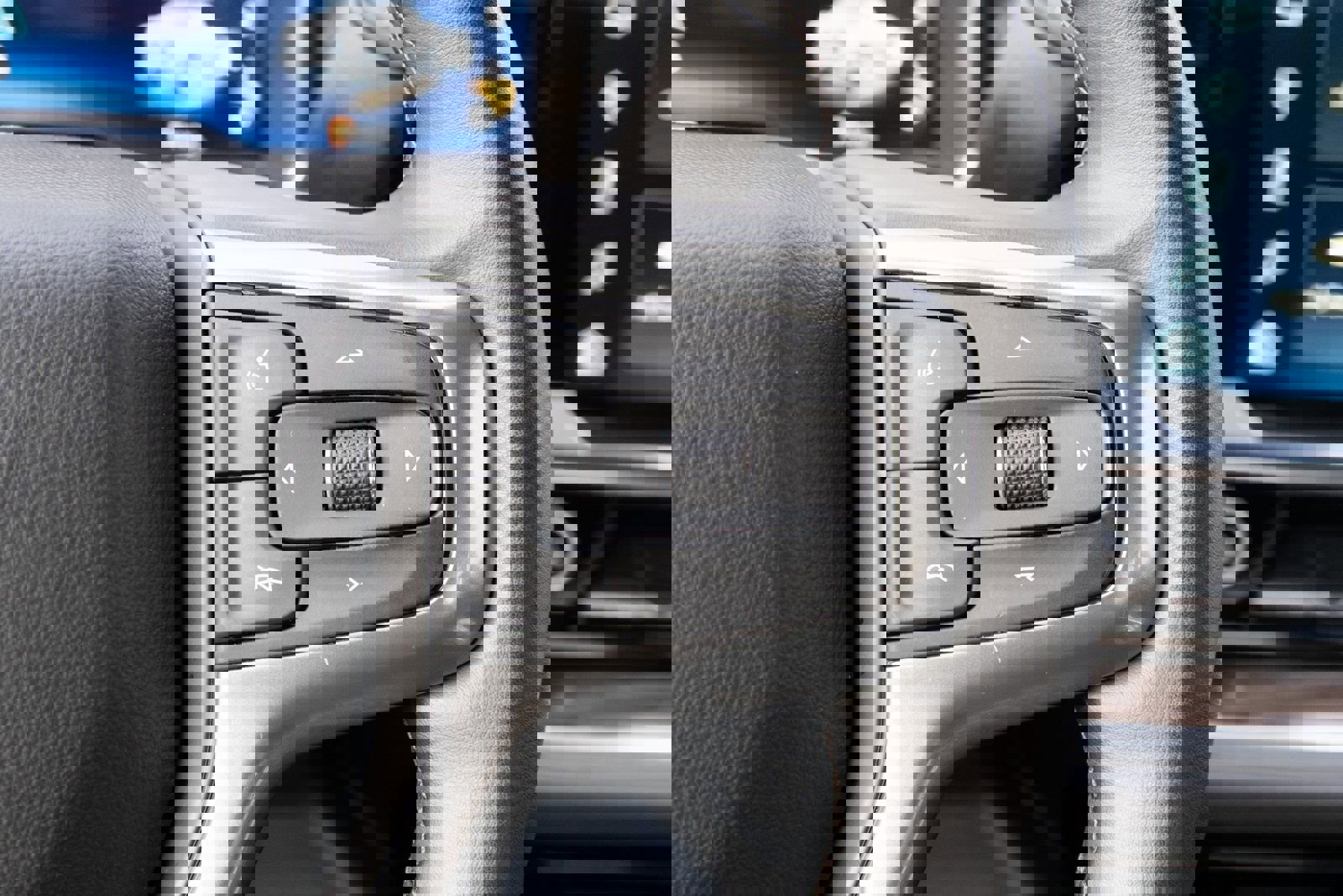 Used 2025 Chevrolet Silverado 1500 LT image 7