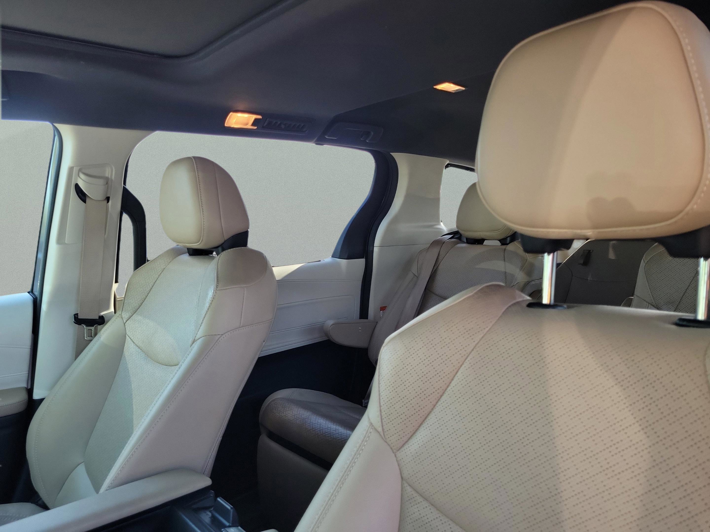 Used 2021 Toyota Sienna Limited image 26