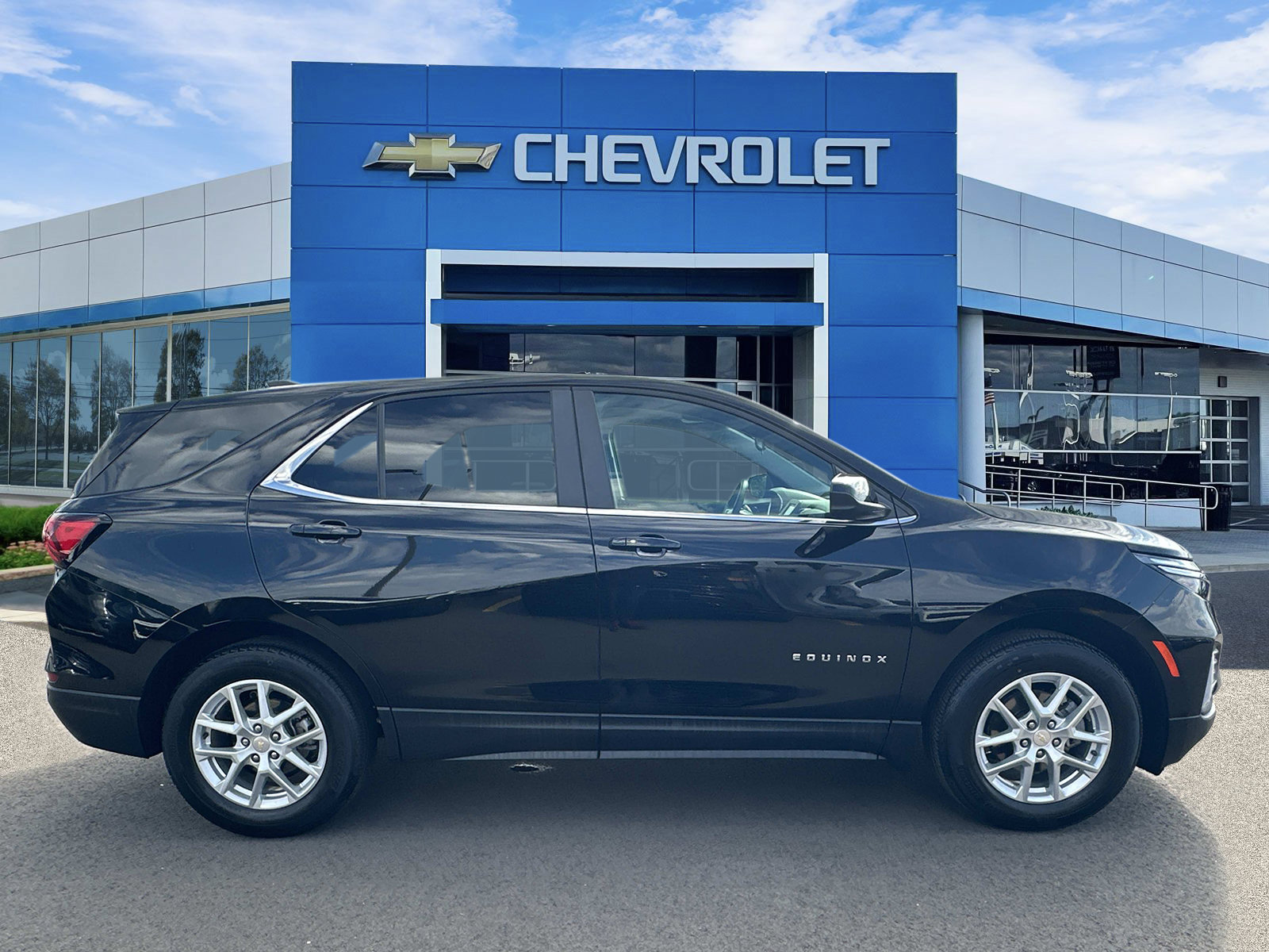 Certified 2024 Chevrolet Equinox LT w/ LPO, Floor Liner Package FWD image 5
