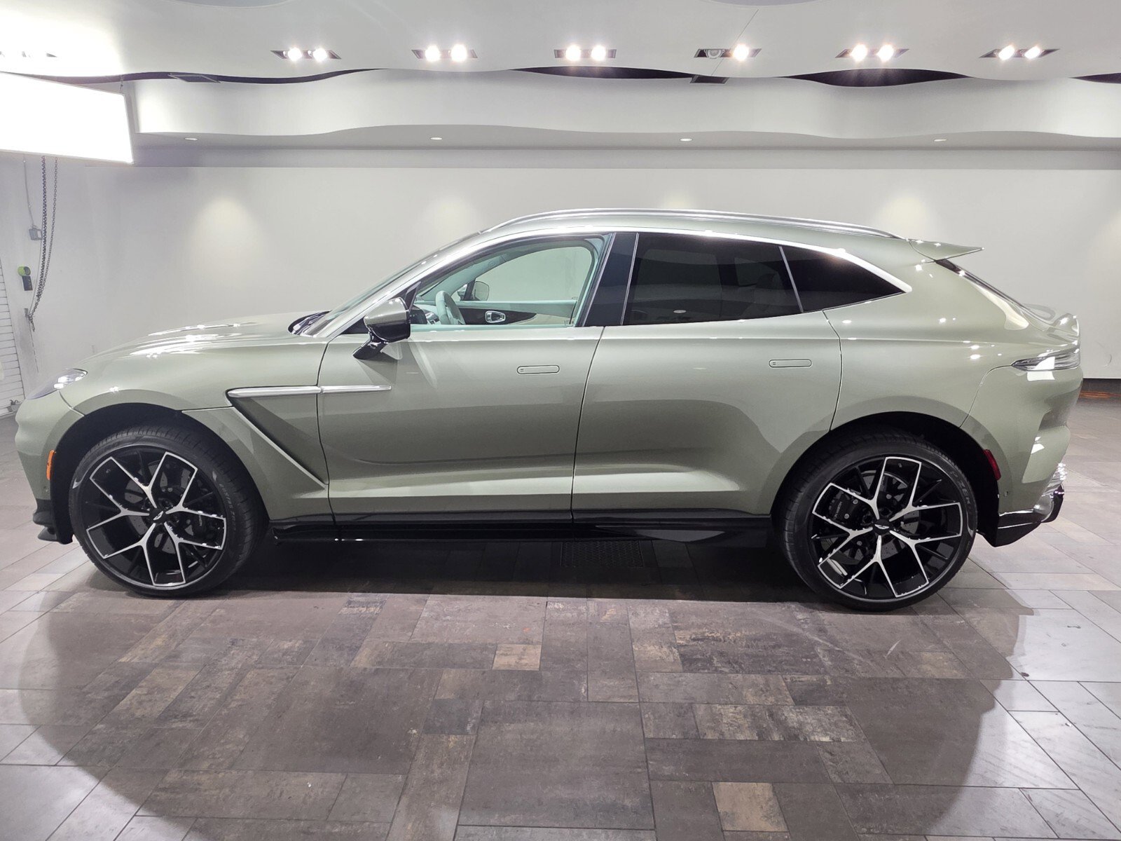 New 2026 Aston Martin DBX 707 image 27
