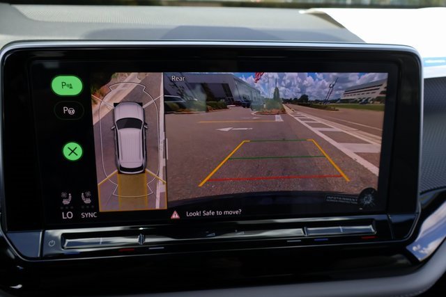 New 2026 Volkswagen Atlas Cross Sport SEL Premium R-Line image 23