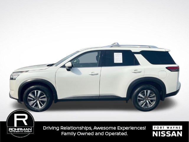 Used 2024 Nissan Pathfinder SL w/ Black Appearance Package AWD/4WD image 7