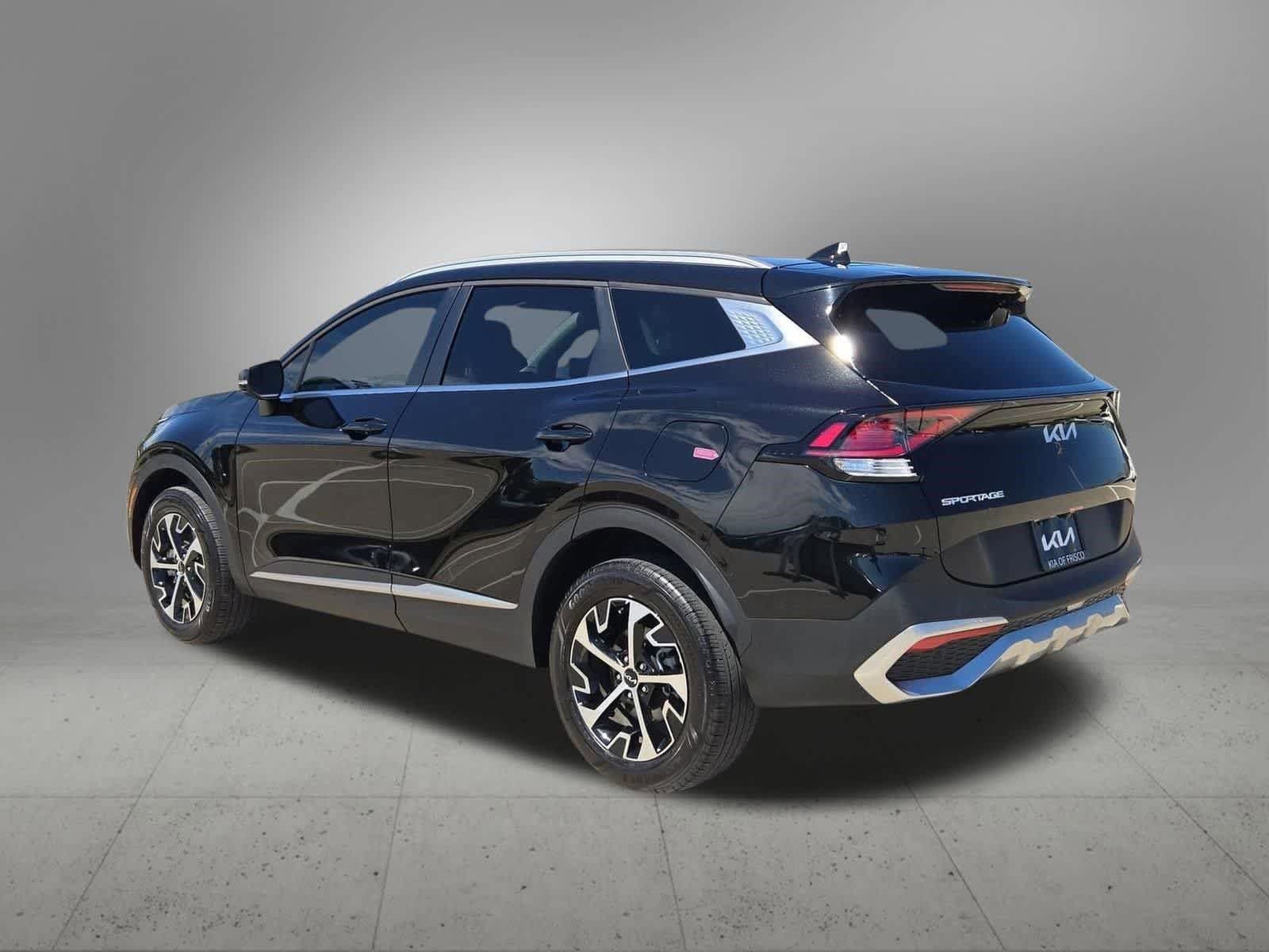 Used 2025 Kia Sportage EX image 4