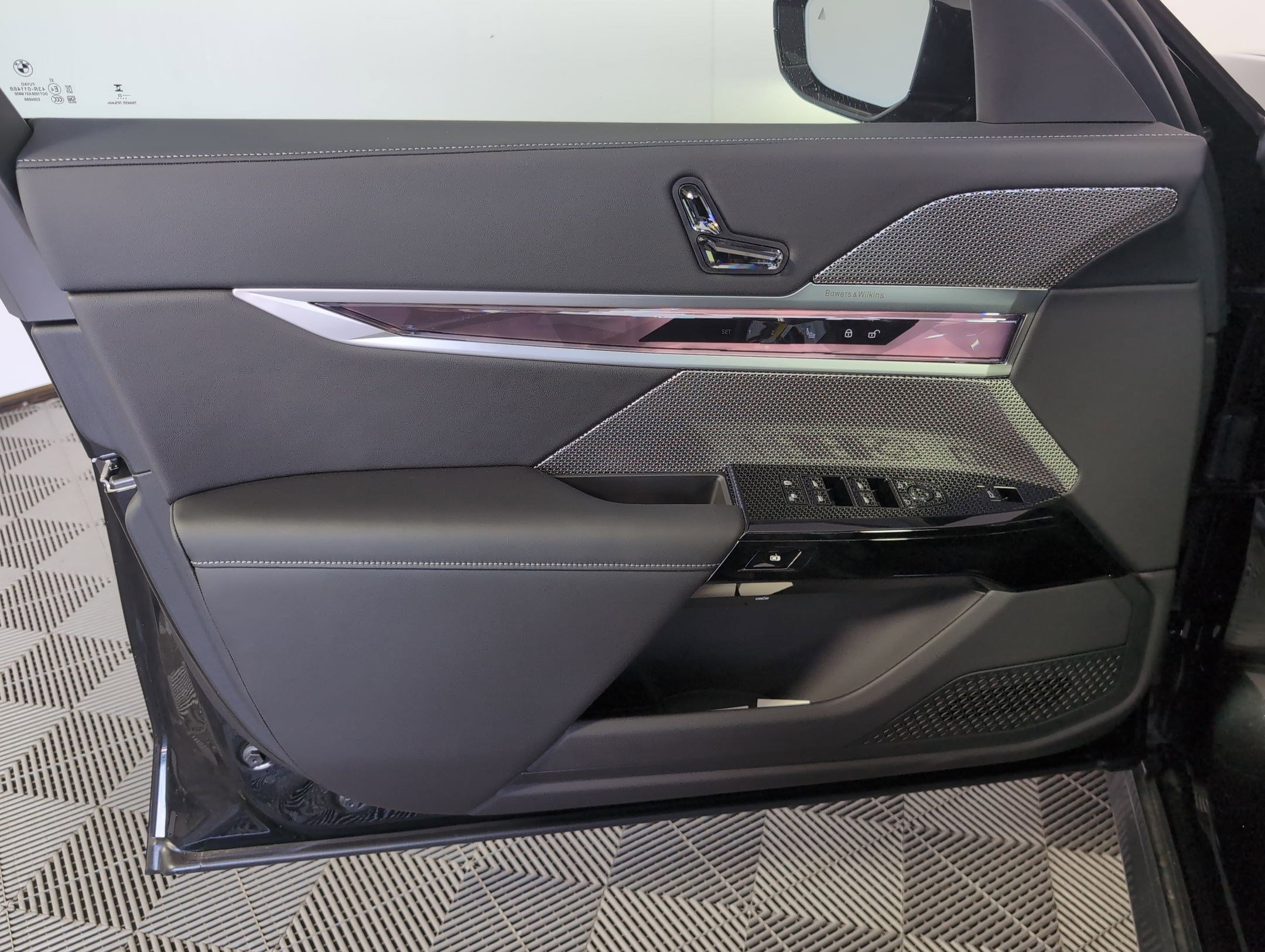 New 2025 BMW i7 xDrive60 w/ Premium Package image 20