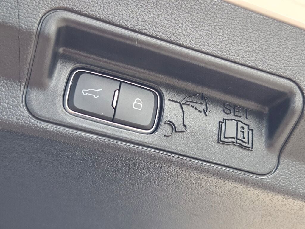 Used 2021 Ford Explorer XLT image 22