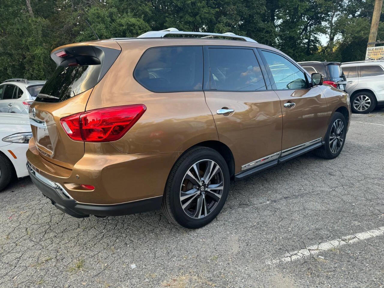 Used 2017 Nissan Pathfinder Platinum w/ Family Entertainment Package image 5