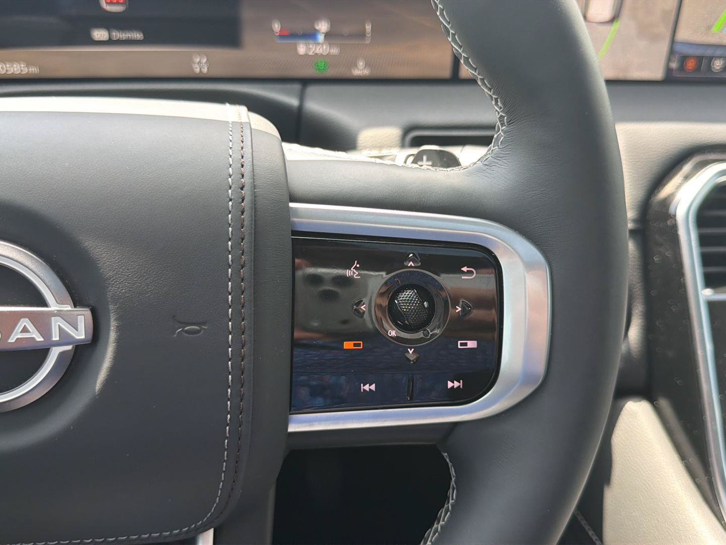 Used 2025 Nissan Armada Platinum Reserve AWD/4WD image 29