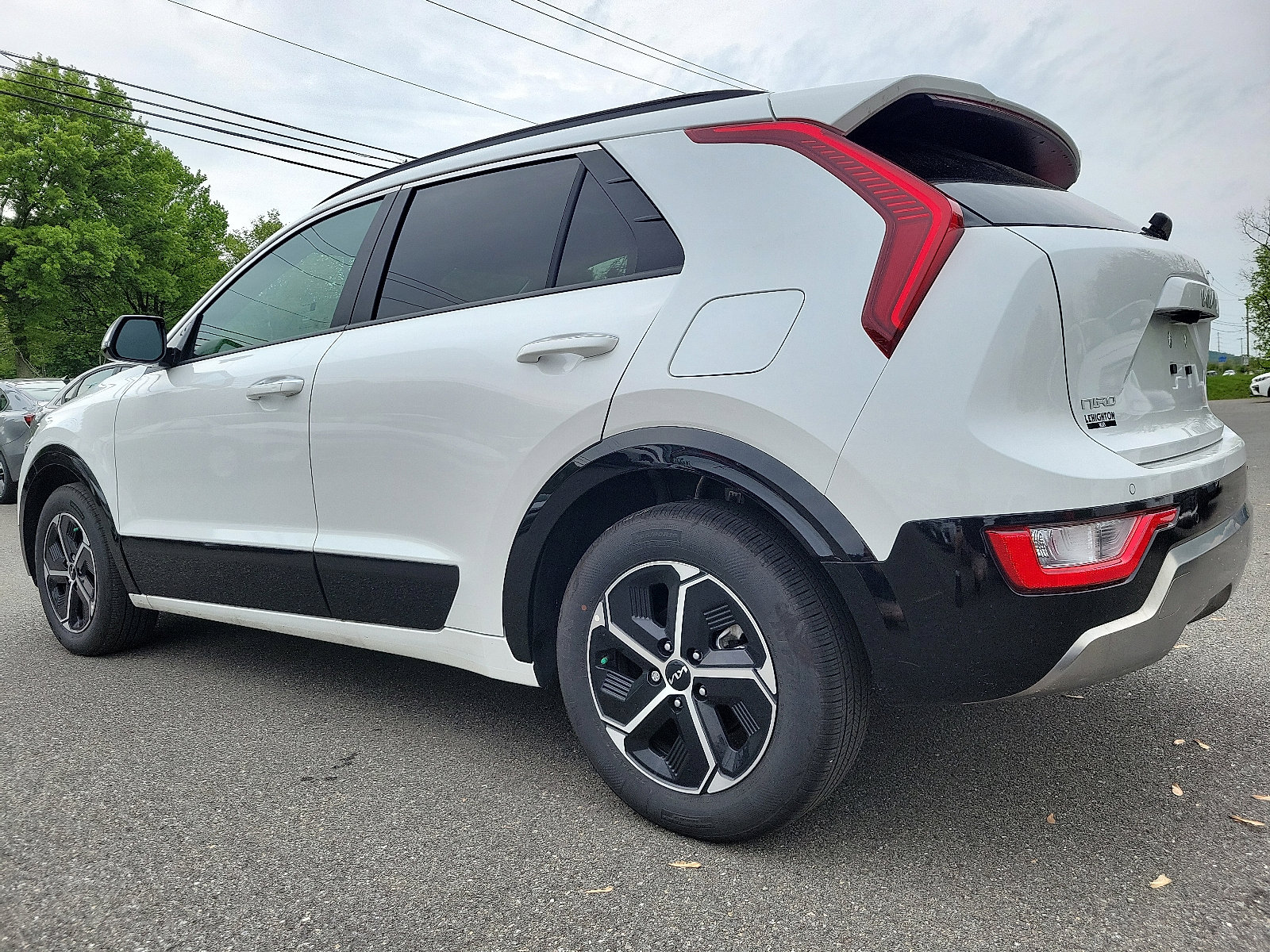 Used 2024 Kia Niro SX image 4