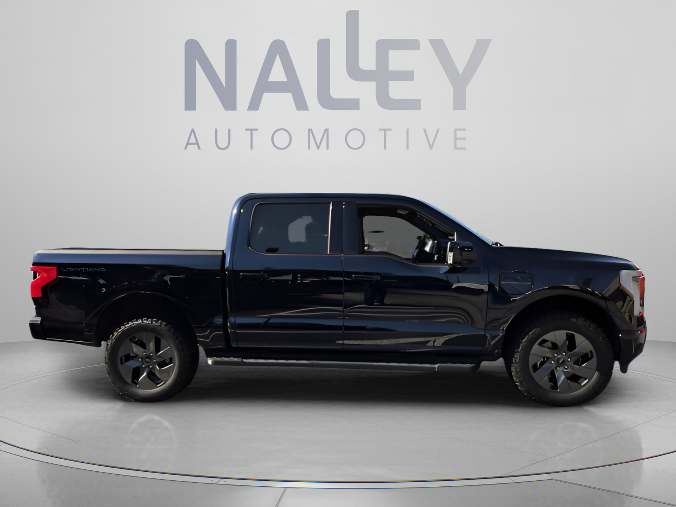 Used 2023 Ford F150 Lightning Lariat AWD/4WD image 6