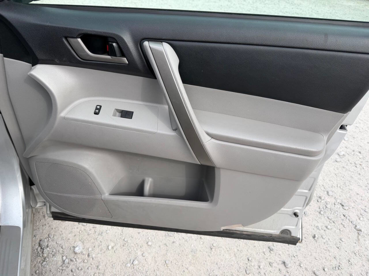 Used 2010 Toyota Highlander SE image 20